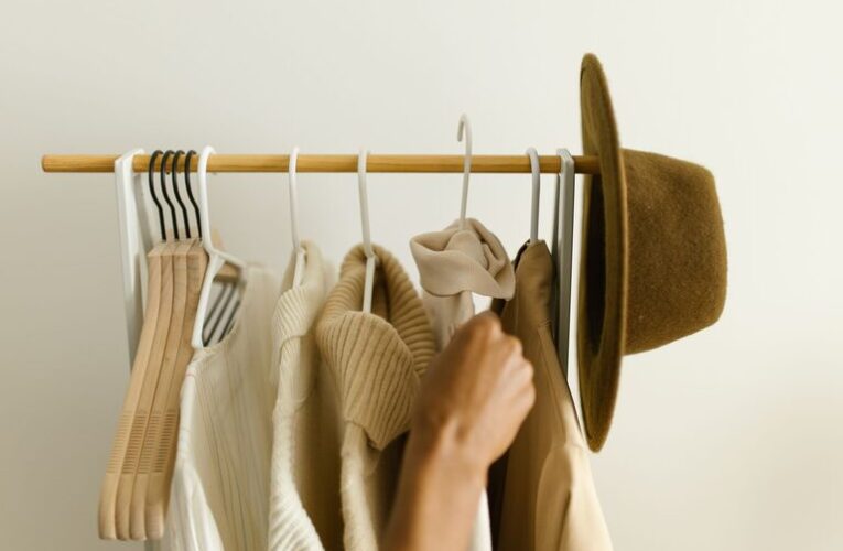 How to Build a Basic Capsule Wardrobe for Everyday Style